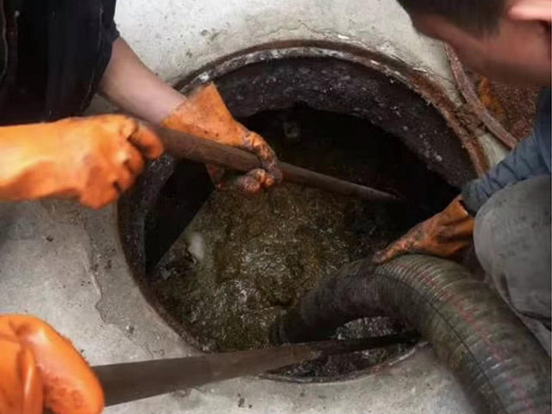 酉阳清理化粪池时如何避免沼气的危害?